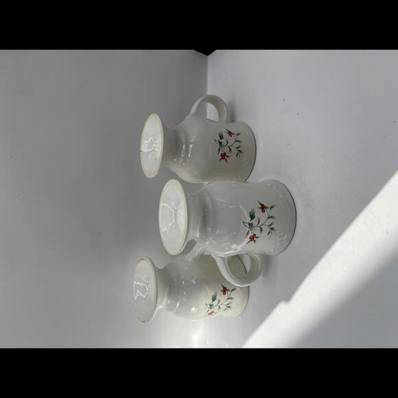 Vintage set of 3 Pfaltzgraff holiday holly berries, Stoneware Coffee Mugs Decor - Picture 6 of 6
